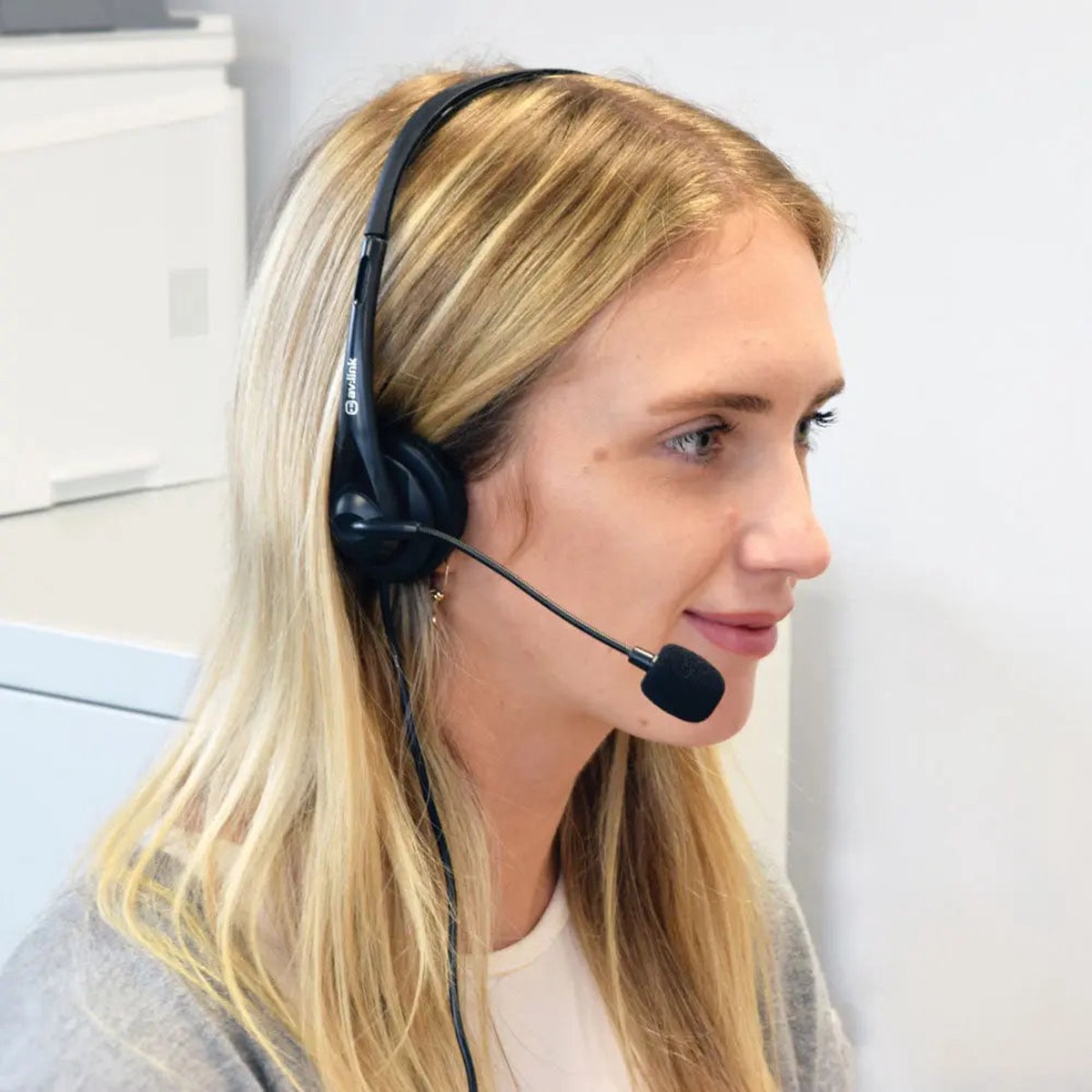 AV:Link Multimedia Headset with Microphone
